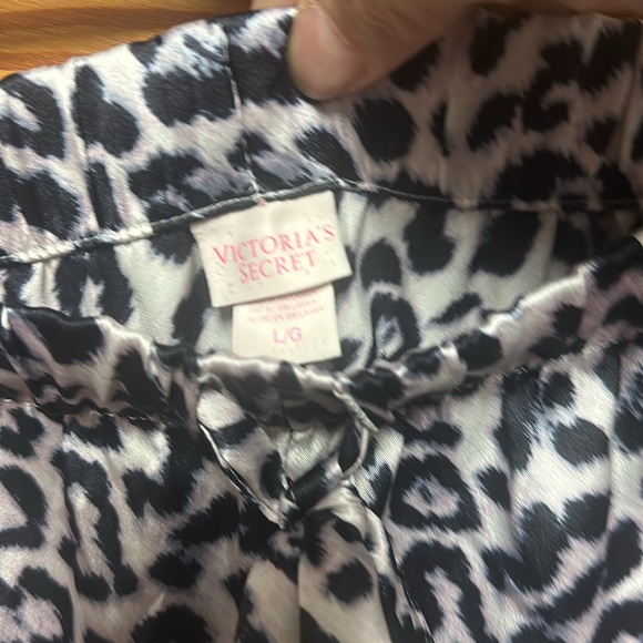Victoria Secret Large 2 piece pajamas Leopard print size large - Picture 7 of 9
